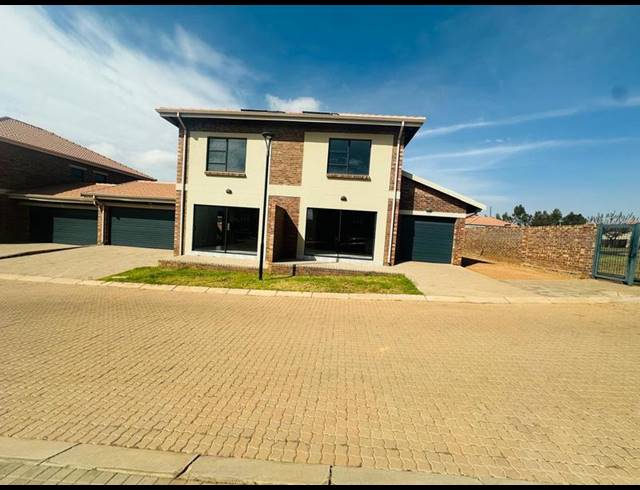 3 BEDROOM TOWNHOUSE FOR SALE IN DIE HEUWEL